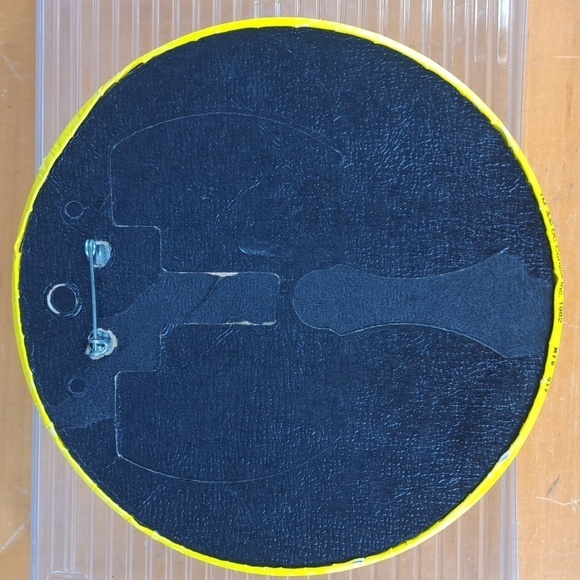 Vintage 1982 Batman logo spell out 6" large yellow pin back button pin - Picture 2 of 3